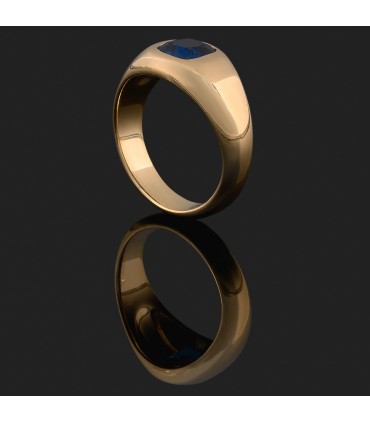 Sapphire and gold ring