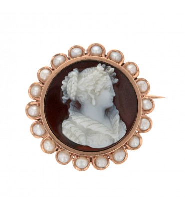 Cultured pearl, agate cameo and gold brooch