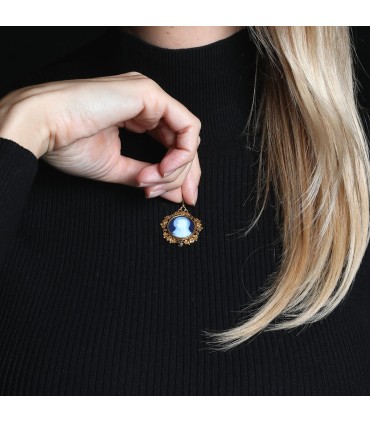 Art Nouveau gold and cameo pendant