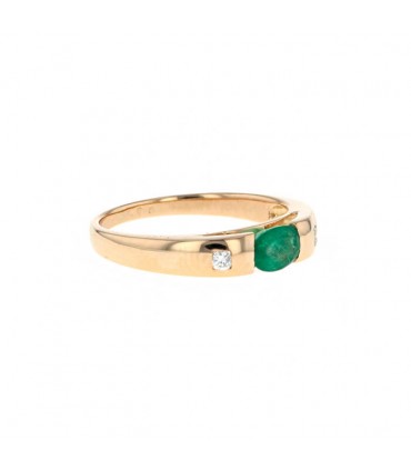 Diamond, emerald and gold ring