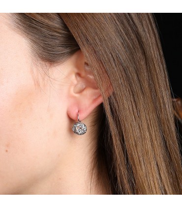 Boucles d’oreilles dormeuses or et diamants