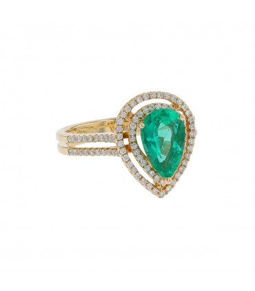 Diamonds, emerald and gold ring