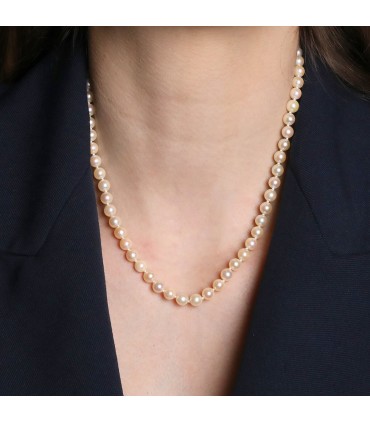 Cultured pearl and gold necklace