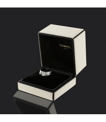 Chanel Camélia diamonds and gold ring