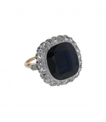 Sapphire, diamonds and gold ring