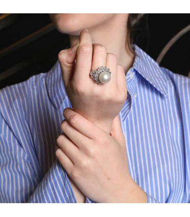 Van Cleef & Arpels cultured pearl, diamonds and platinum ring