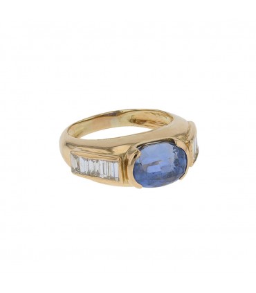 Sapphire, diamonds and gold ring