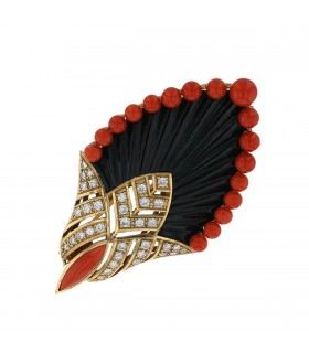 Coral, onyx, diamonds and gold brooch