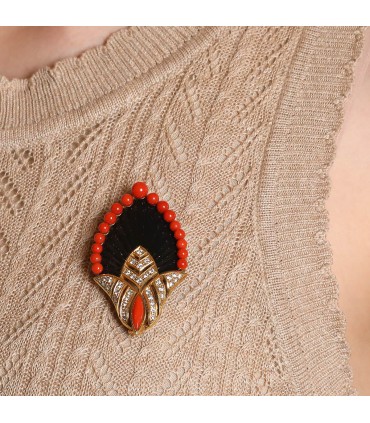 Coral, onyx, diamonds and gold brooch