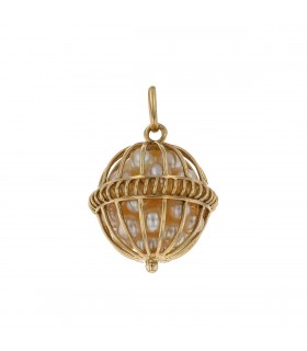 Gold and pearls pendant