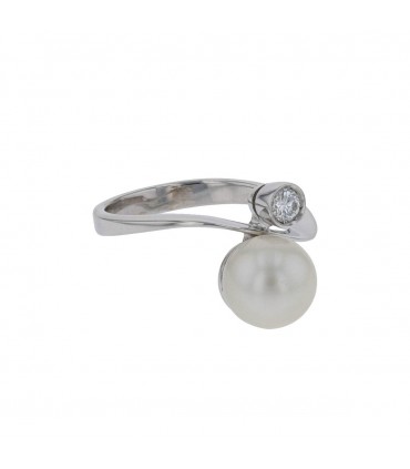 Cultured pearl, diamond and gold ring