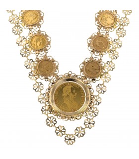 Collier pièces