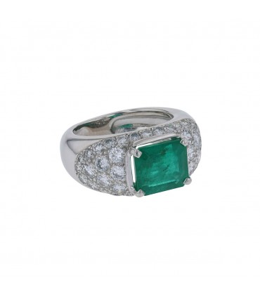 Diamonds, emerald and gold ring