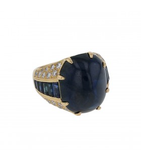 Sapphire, diamonds and gold ring